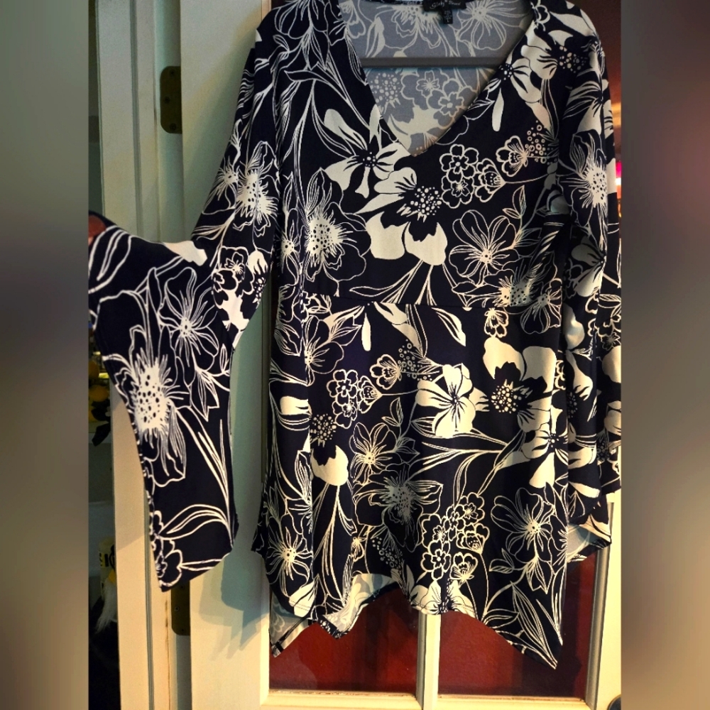 Black and white top bundle size large
